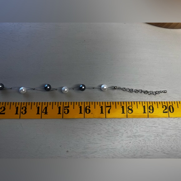 Silver wire floating gray and white faux pearl necklace good condition - Picture 6 of 7